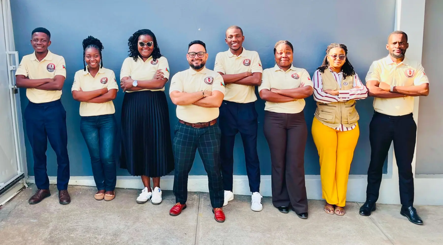 Equipa da Ubuntu Holdings, com Sulemane Ibraimo ao centro e à frente